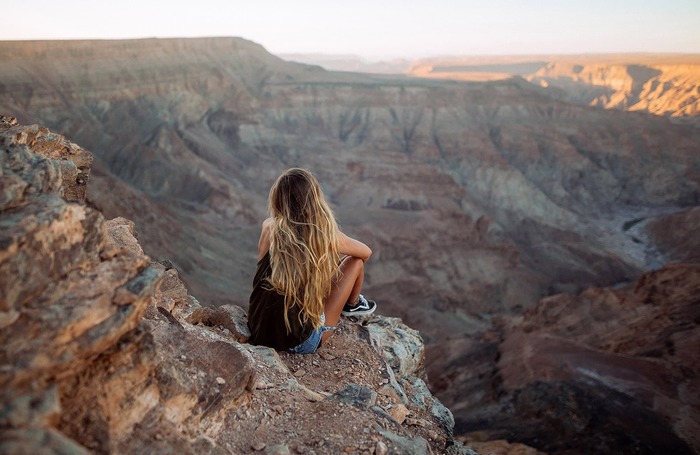 Frau am Fischfluss Canyon, Namibia