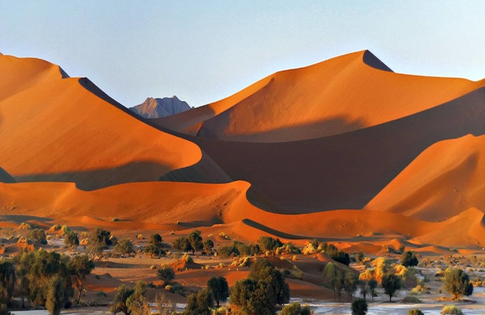 Dünen mit Wasser, Sossusvlei, Namibia