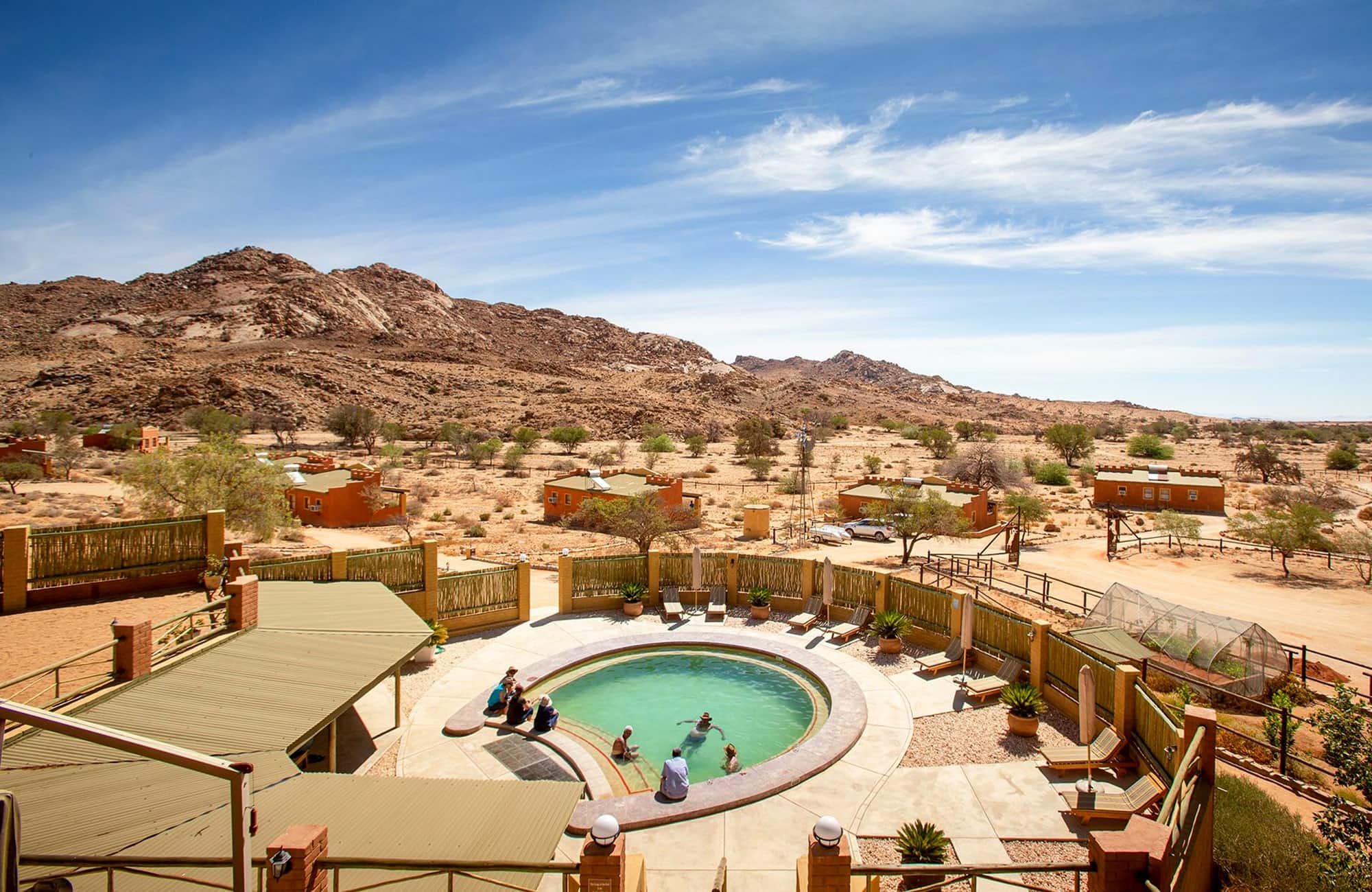 Desert Horse Inn Pool side